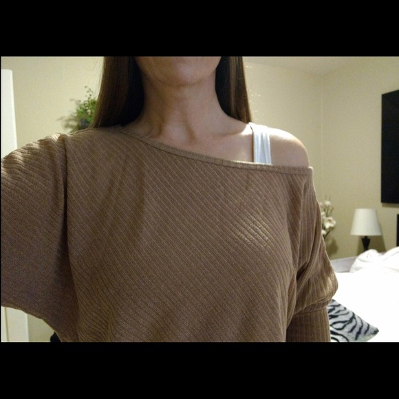 Beautiful women off shoulder long sleeve sweater - Picture 5 of 6